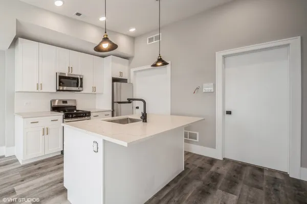 $1,700 | 639 West 18th Street, Unit 2R, Chicago, IL 60616