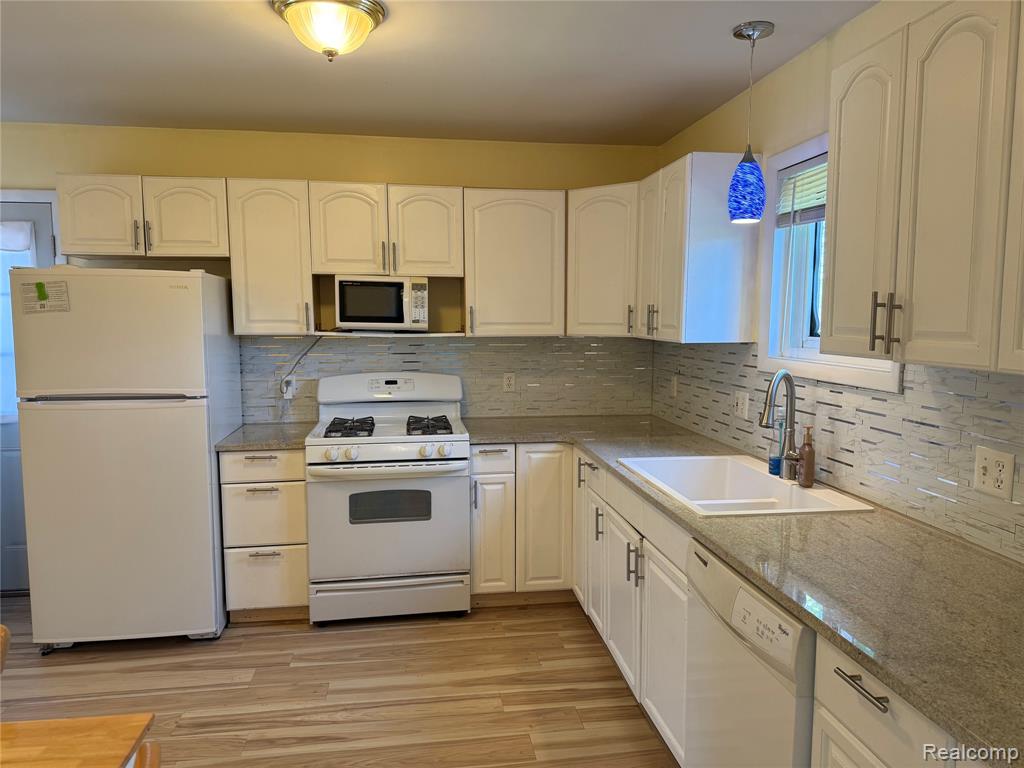 420 Stratford Road Ferndale, MI 48220 - Photo 3 of 13