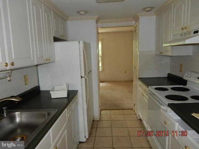 2870 Aspen Hill Road Baltimore, MD 21234 - Photo 6 of 14 Kitchen