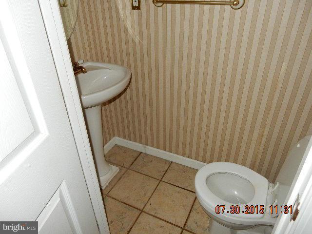 2870 Aspen Hill Road Baltimore, MD 21234 - Photo 9 of 14 Bath