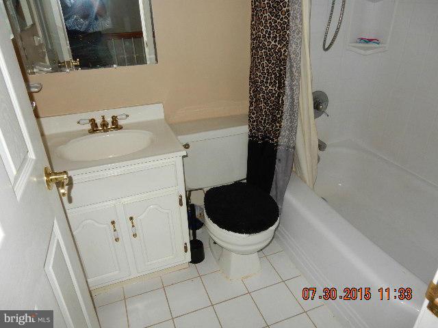 2870 Aspen Hill Road Baltimore, MD 21234 - Photo 10 of 14 Bath