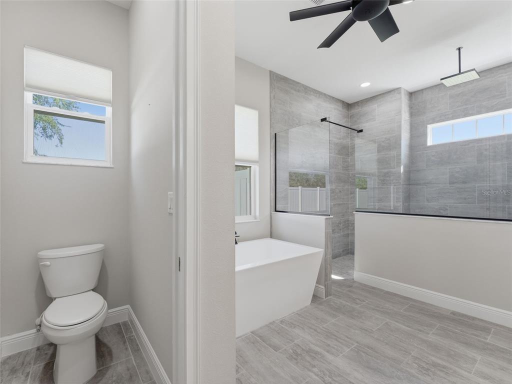 4025 Spring Park Way Brooksville, FL 34604 - Photo 38 of 97 a bathroom with a toilet a sink and bathtub