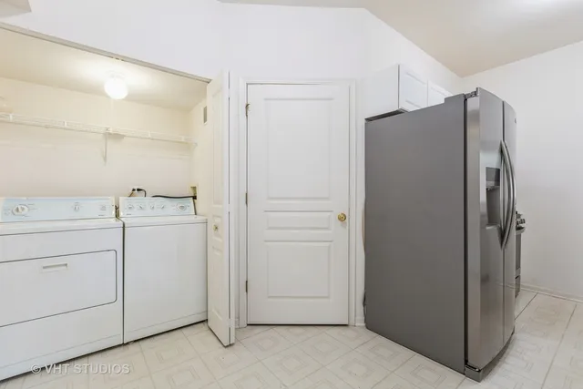 $282,500 | 4 Arboretum Drive, Lombard, IL 60148