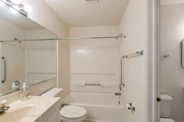 $282,500 | 4 Arboretum Drive, Lombard, IL 60148