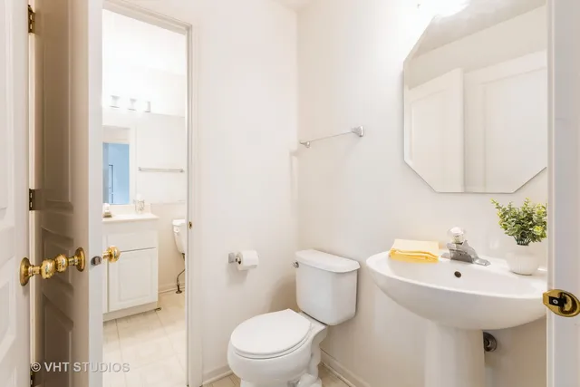 $282,500 | 4 Arboretum Drive, Lombard, IL 60148