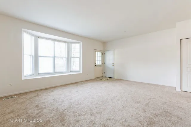 $282,500 | 4 Arboretum Drive, Lombard, IL 60148