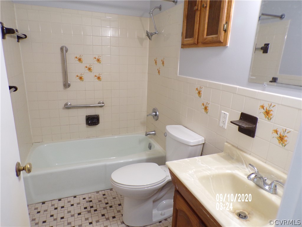 4687 Bell Road Powhatan, VA 23139 - Photo 9 of 13 Full bath with tub and shower