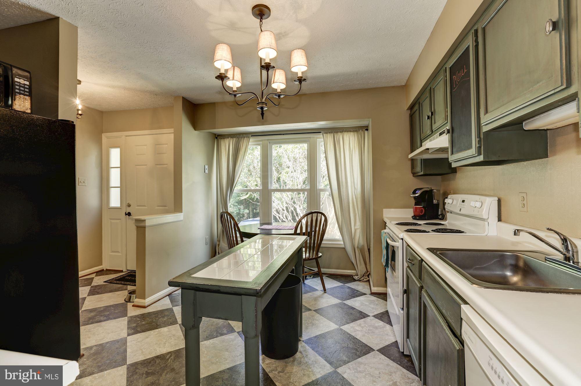 7365 Stream Way Springfield, VA 22152 - Photo 13 of 42 Look at this charming country kitchen!