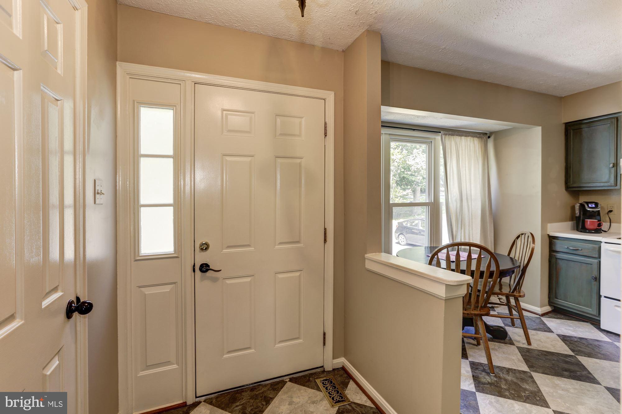 7365 Stream Way Springfield, VA 22152 - Photo 4 of 42 Open flow throughout