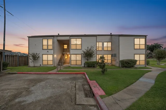 $285,000 | 202 Lakeview Terrace, Unit A, Conroe, TX 77356