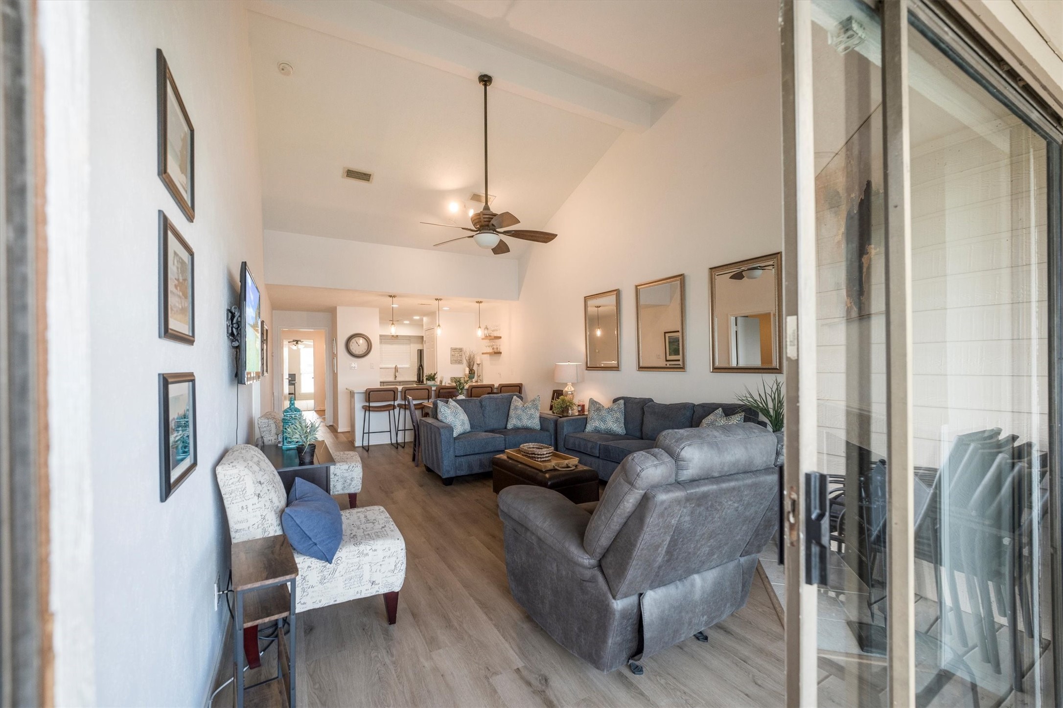 202 Lakeview Terrace, Unit A Conroe, TX 77356 - Photo 32 of 45 a living room with furniture and a chandelier