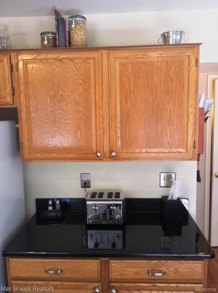 588 Bolinger Street Rochester, MI 48307 - Photo 23 of 39 036.jpg