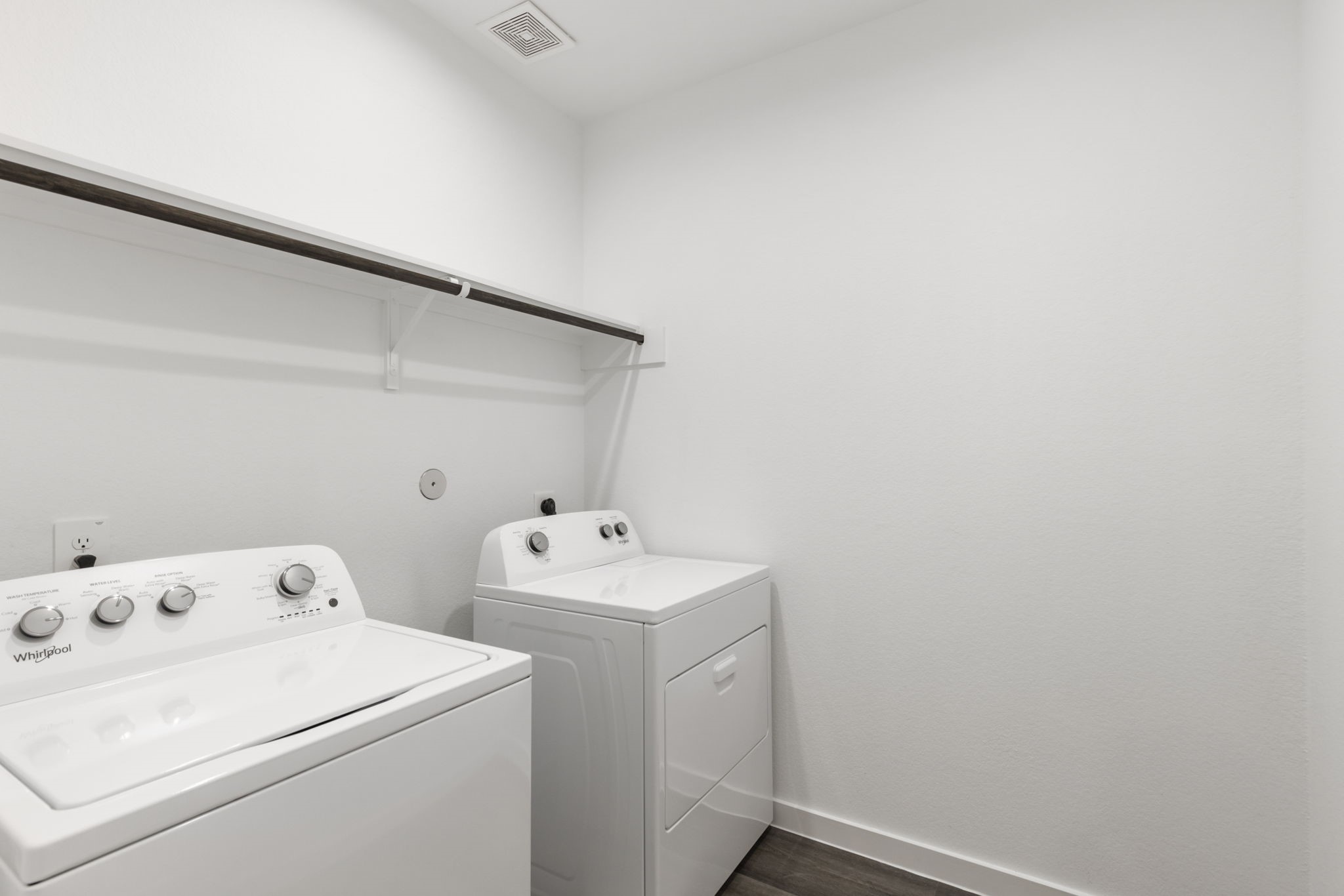 1589 Oakdale Crest Road Montgomery, TX 77316 - Photo 17 of 33 Washer & Dryer stay too!