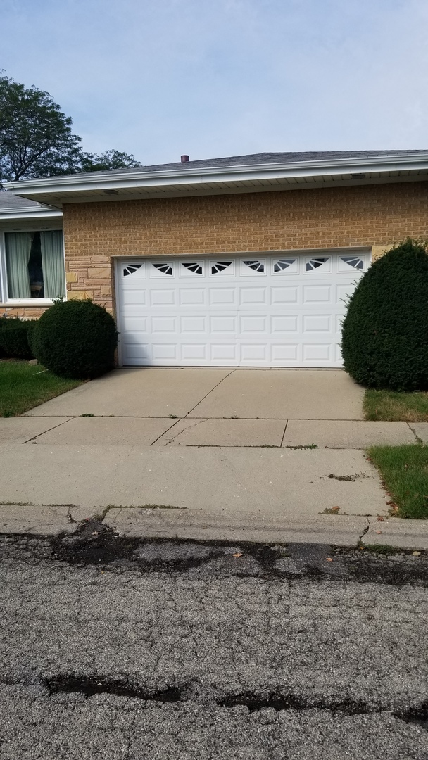4500 Plainfield Avenue Norridge, IL 60706 - Photo 3 of 29 a view of outdoor space and ocean