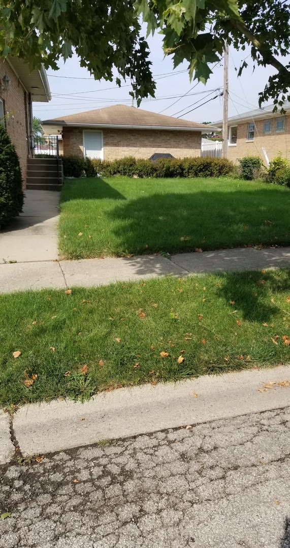 4500 Plainfield Avenue Norridge, IL 60706 - Photo 28 of 29 a view of a yard and front view of a house