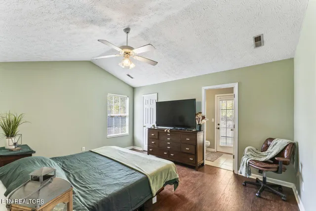 $399,999 | 5301 Amherst Woods Lane, Knoxville, TN 37921