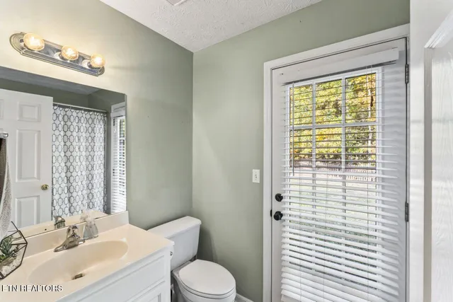 $399,999 | 5301 Amherst Woods Lane, Knoxville, TN 37921