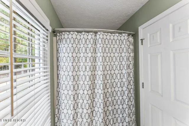 $399,999 | 5301 Amherst Woods Lane, Knoxville, TN 37921