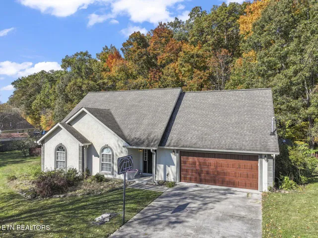 $399,999 | 5301 Amherst Woods Lane, Knoxville, TN 37921