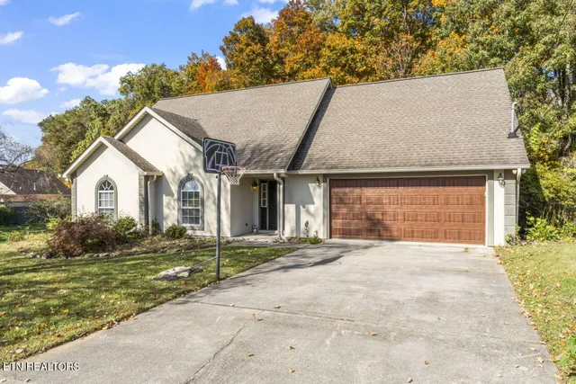 $399,999 | 5301 Amherst Woods Lane, Knoxville, TN 37921