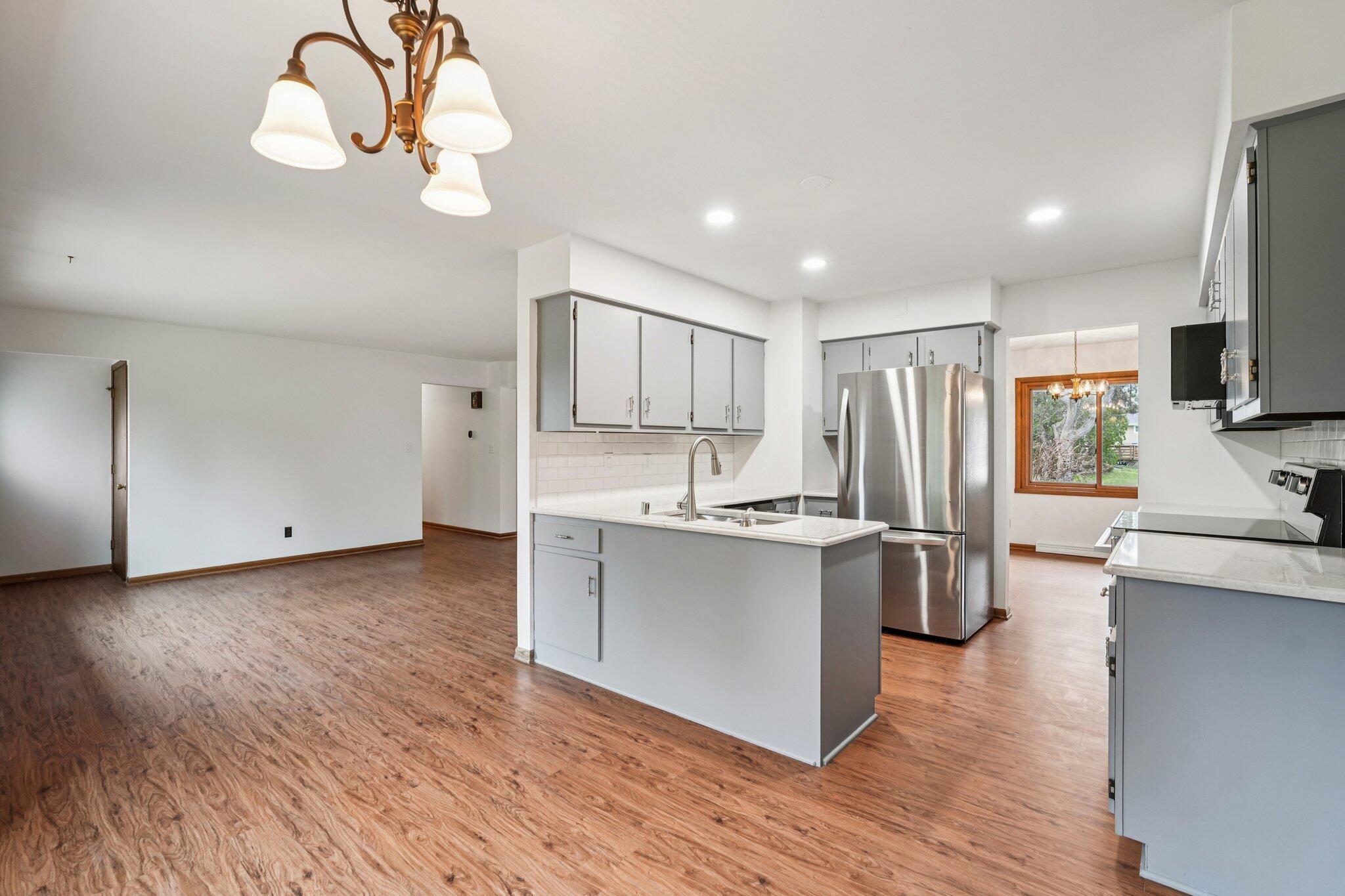 N69W7173 Bridge Road Cedarburg, WI 53012 - Photo 8 of 14 Kitchen