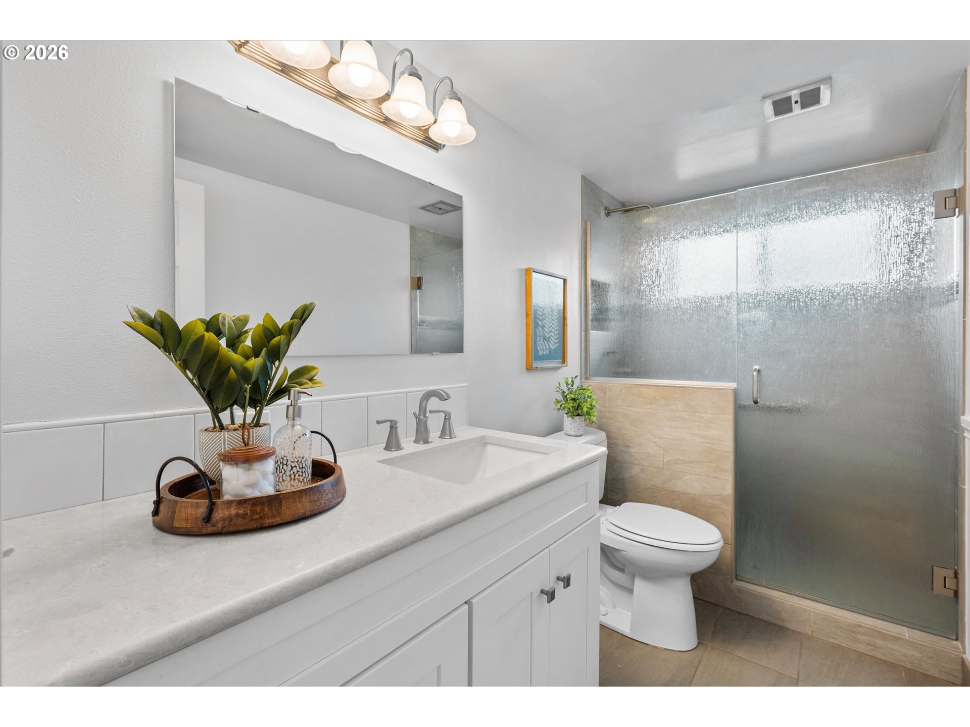 16720 Southwest 124th Avenue King City, OR 97224 - Photo 14 of 22 Bathroom