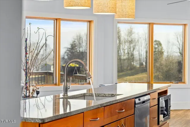 $899,999 | 673 Charles Johnson Road, Chuckey, TN 37641