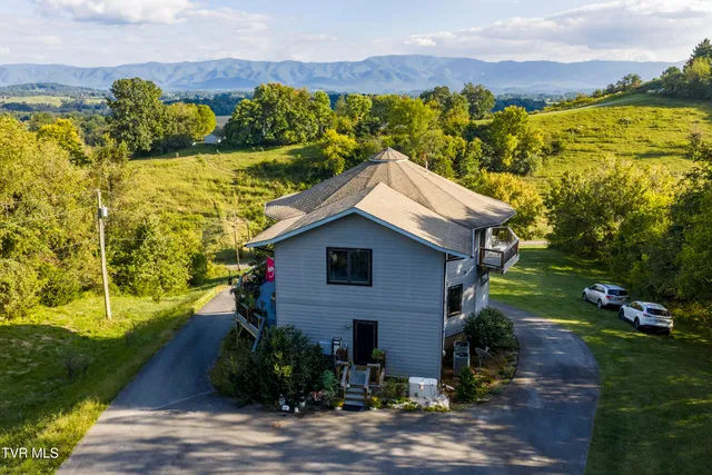 $949,999 | 673 Charles Johnson Road, Chuckey, TN 37641