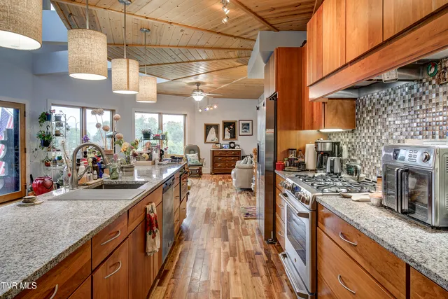 $949,999 | 673 Charles Johnson Road, Chuckey, TN 37641