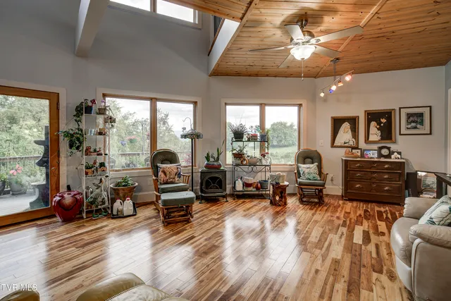 $949,999 | 673 Charles Johnson Road, Chuckey, TN 37641