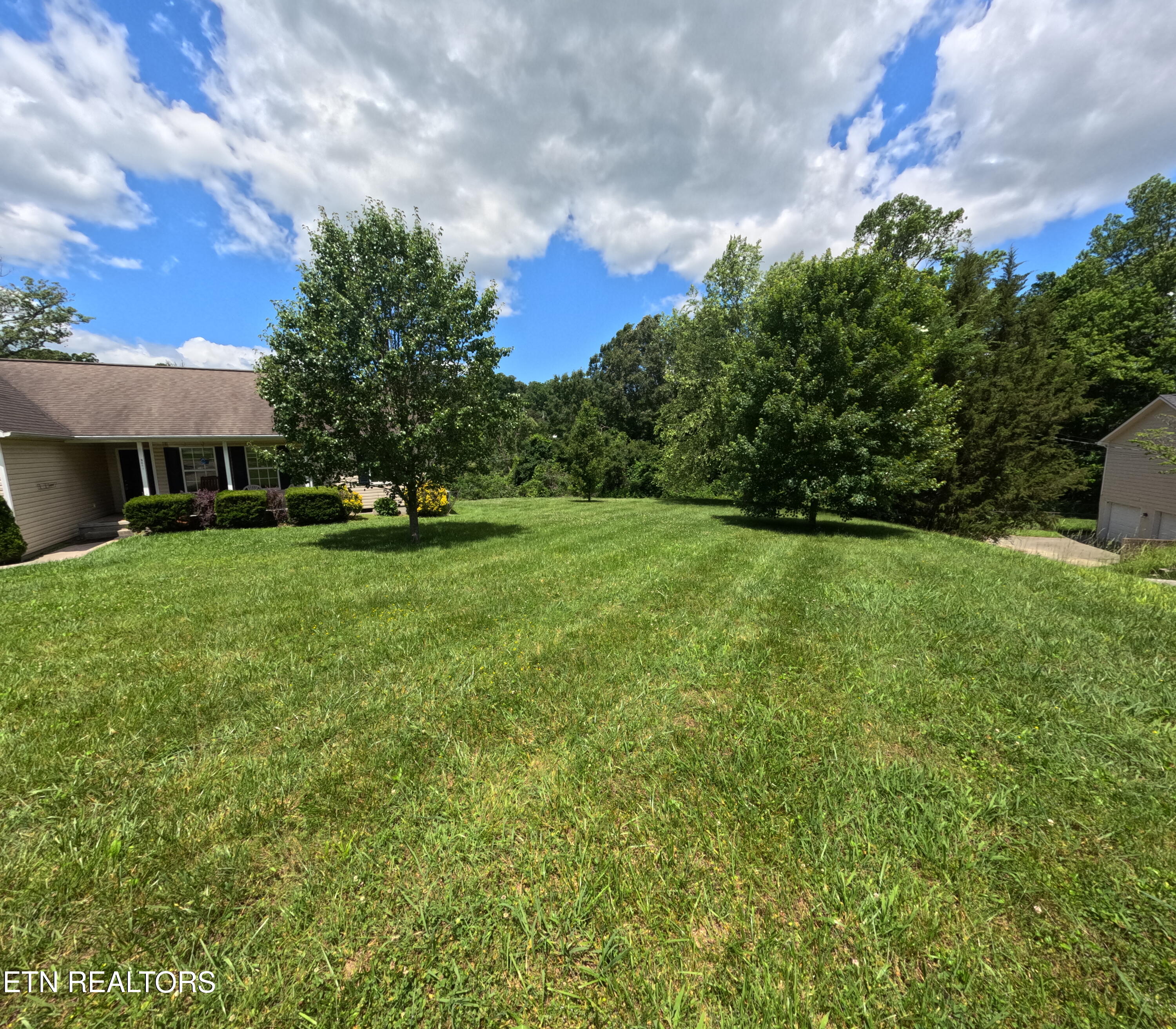 2094 Cecil Johnson Road Knoxville, TN 37921 - Photo 2 of 24 Right side of home