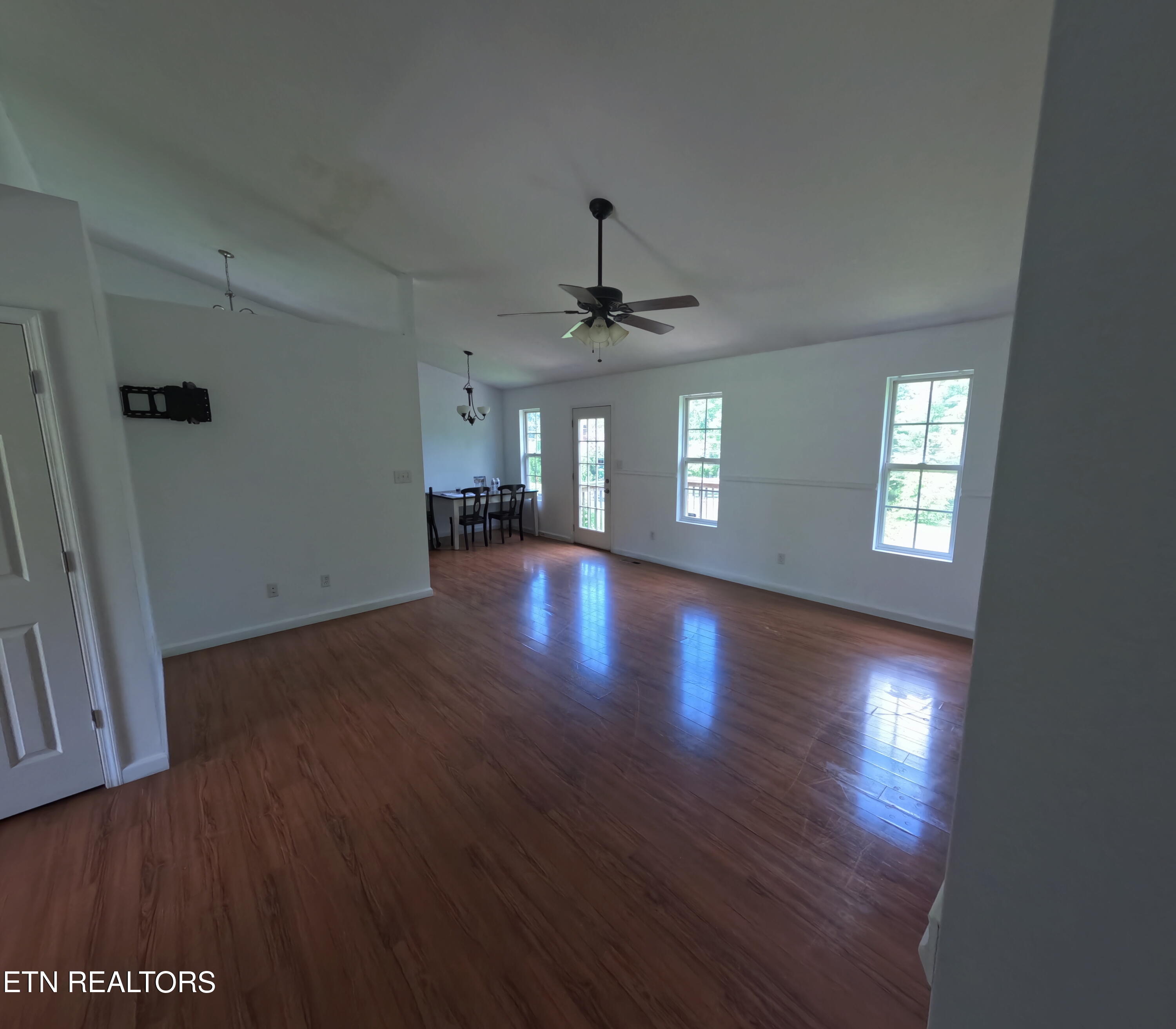 2094 Cecil Johnson Road Knoxville, TN 37921 - Photo 8 of 24 Living Room/Hallway
