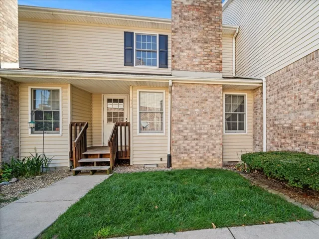 $140,000 | 903 North Linden Street, Unit 212, Normal, IL 61761