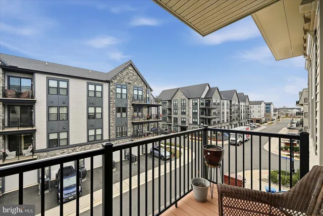 $435,000 | 23630 Havelock Walk Terrace, Unit 305, Ashburn, VA 20148