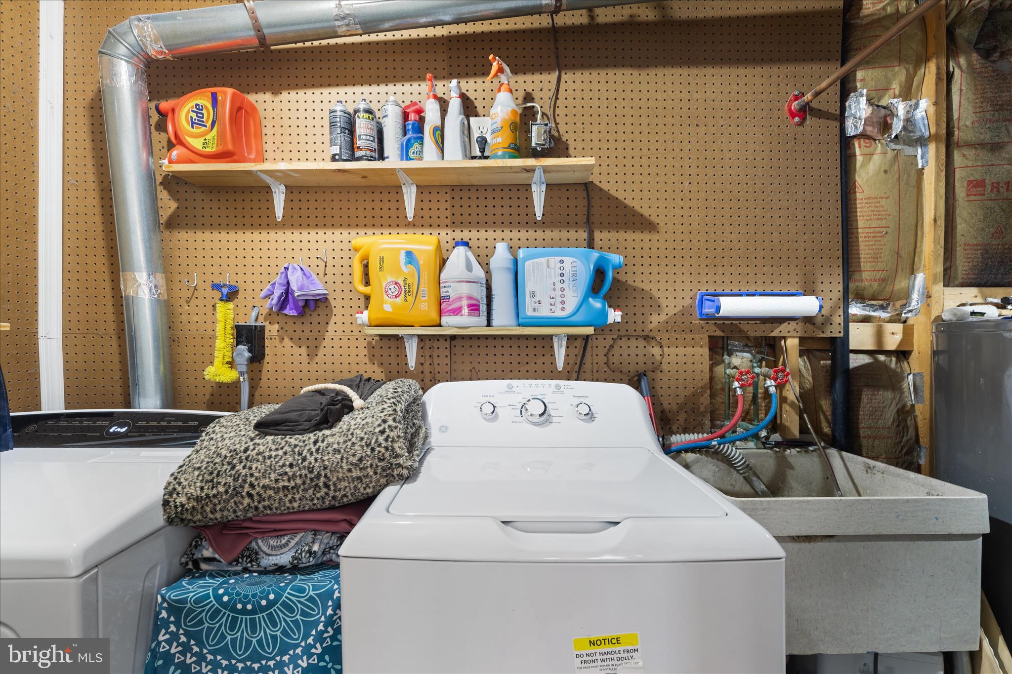 8307 Crestmont Circle Springfield, VA 22153 - Photo 21 of 33 a utility room with dryer and washer