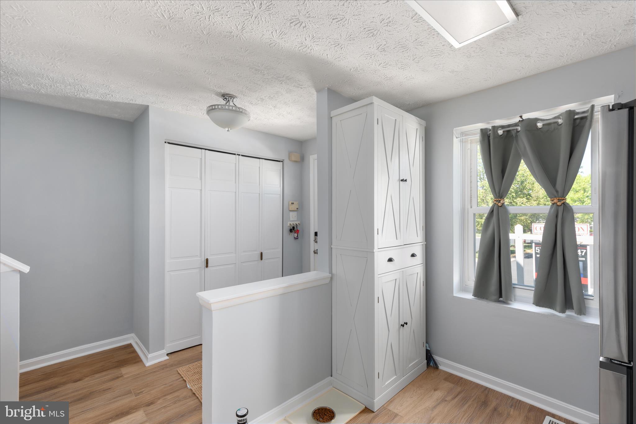 8307 Crestmont Circle Springfield, VA 22153 - Photo 6 of 33 a bathroom with a sink a mirror and a bathtub
