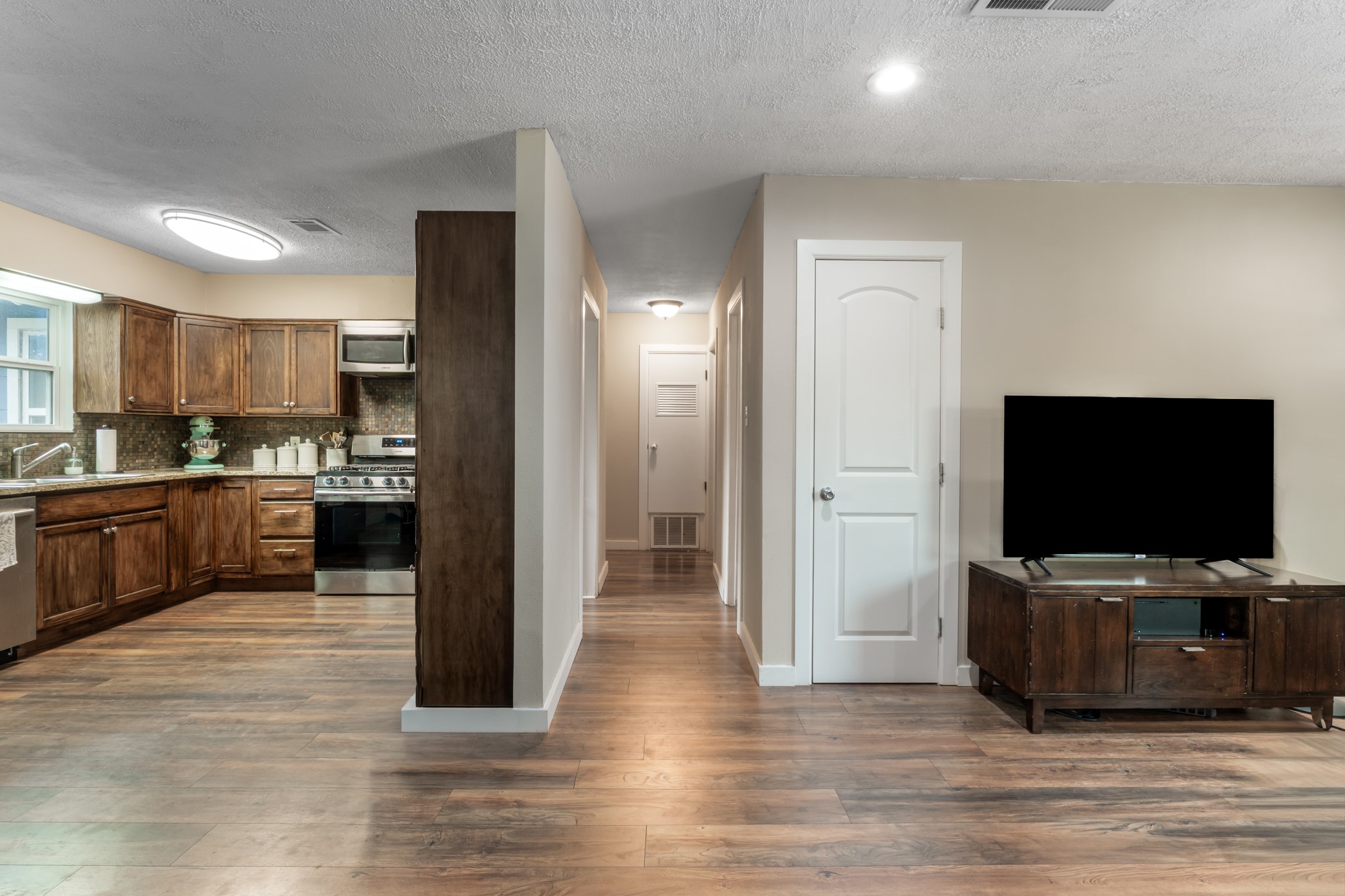 4705 Manchaca Road Austin, TX 78745 - Photo 9 of 16