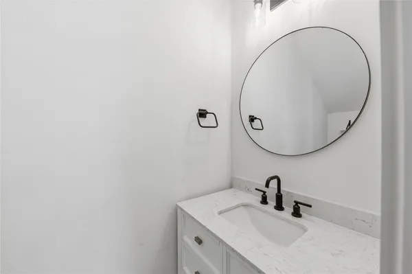 $4,200 | 819 West 19th Street, Houston, TX 77008