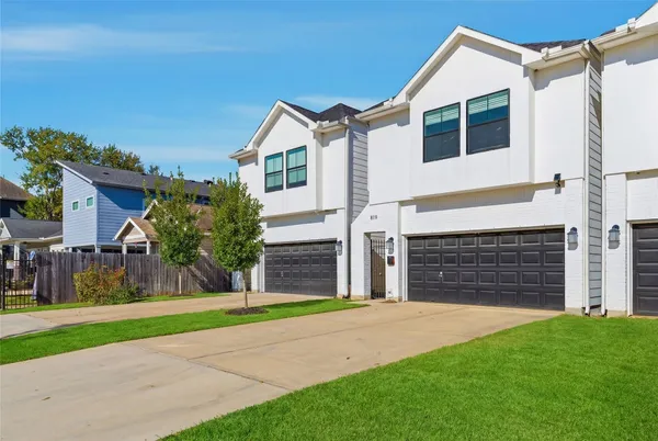 $4,200 | 819 West 19th Street, Houston, TX 77008