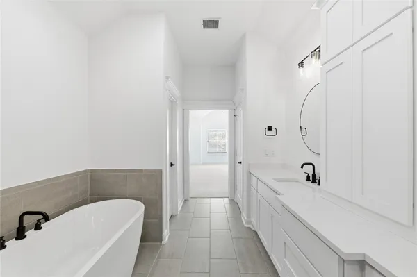 $4,200 | 819 West 19th Street, Houston, TX 77008