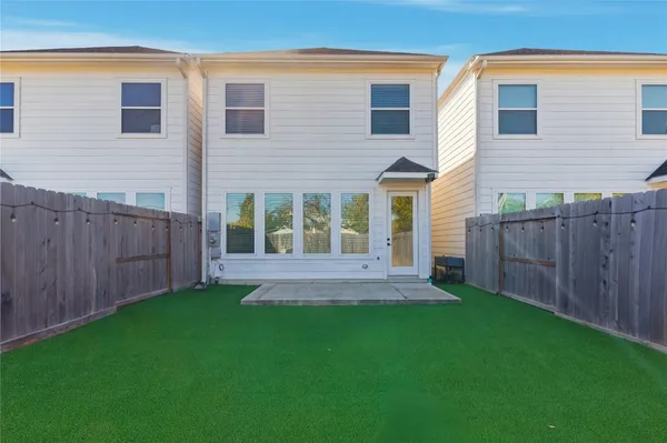 $4,200 | 819 West 19th Street, Houston, TX 77008
