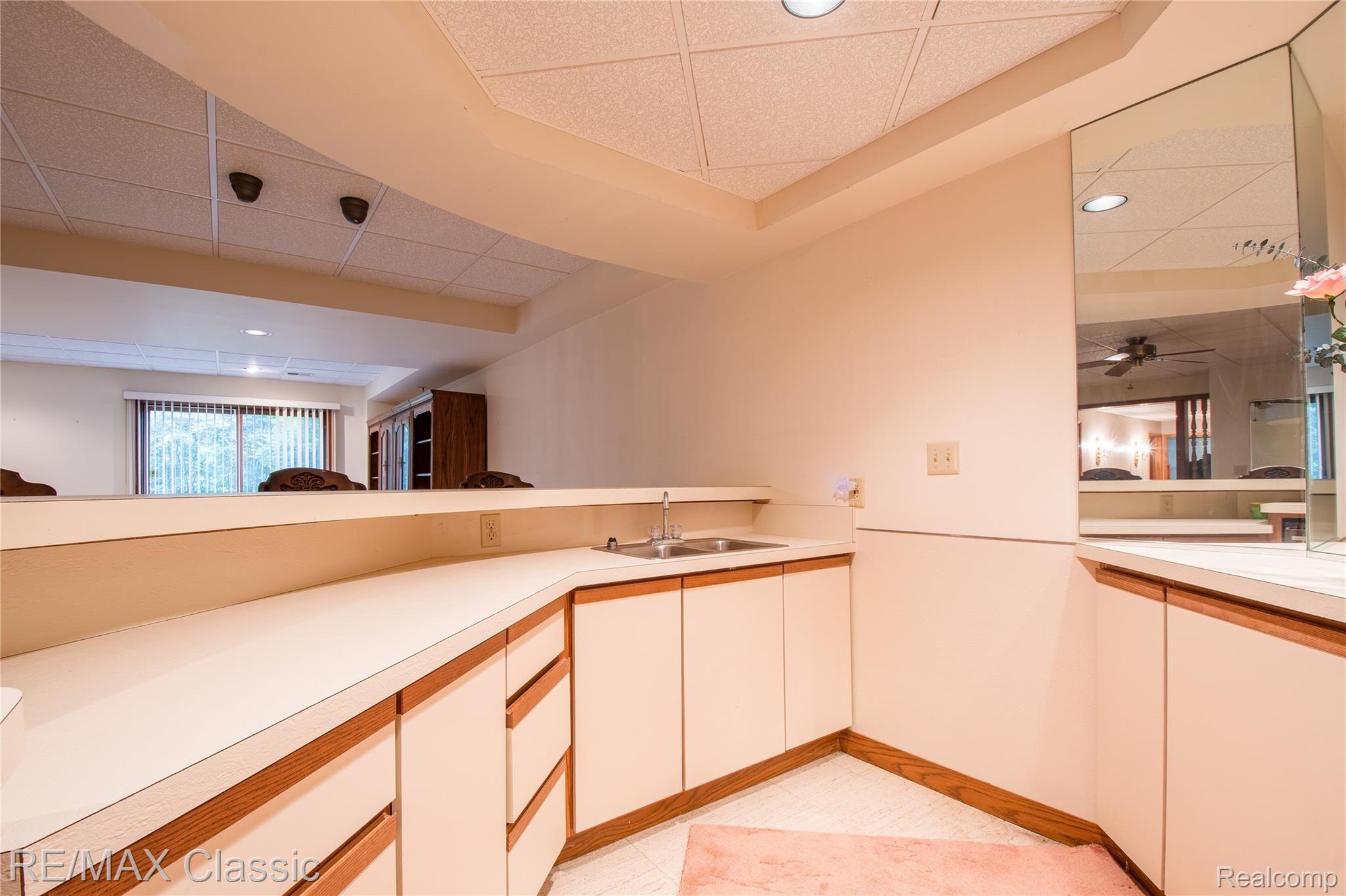 30989 Country Ridge Circle Farmington, MI 48331 - Photo 41 of 50 30898 Country Ridge HDR30.jpg