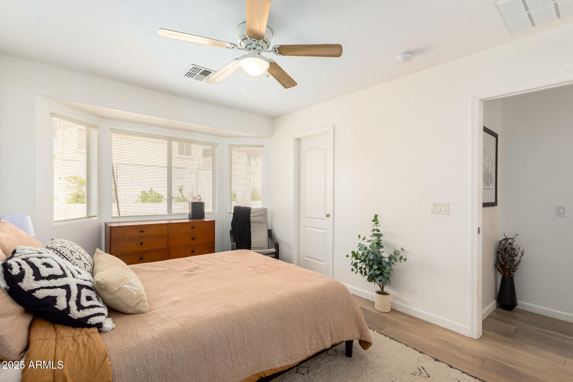 11590 West Mountain View Road Youngtown, AZ 85363 - Photo 19 of 31 19 Mountain View