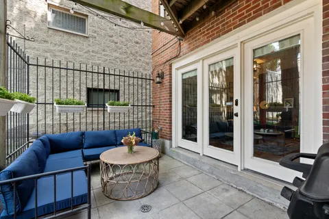 $649,900 | 1050 West Webster Avenue, Unit 1E, Chicago, IL 60614