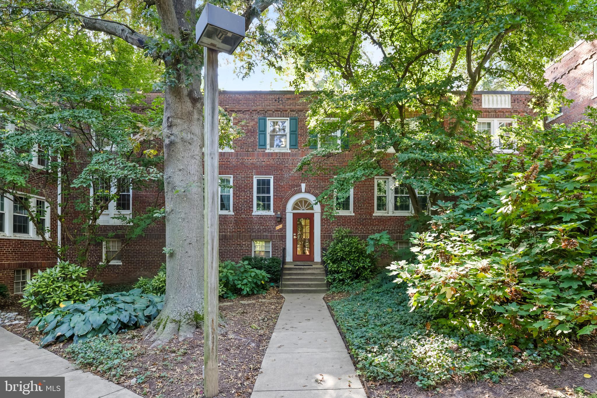 1802 Key Boulevard, Unit 9482 Arlington, VA 22201 - Photo 1 of 28 a front view of a house with garden