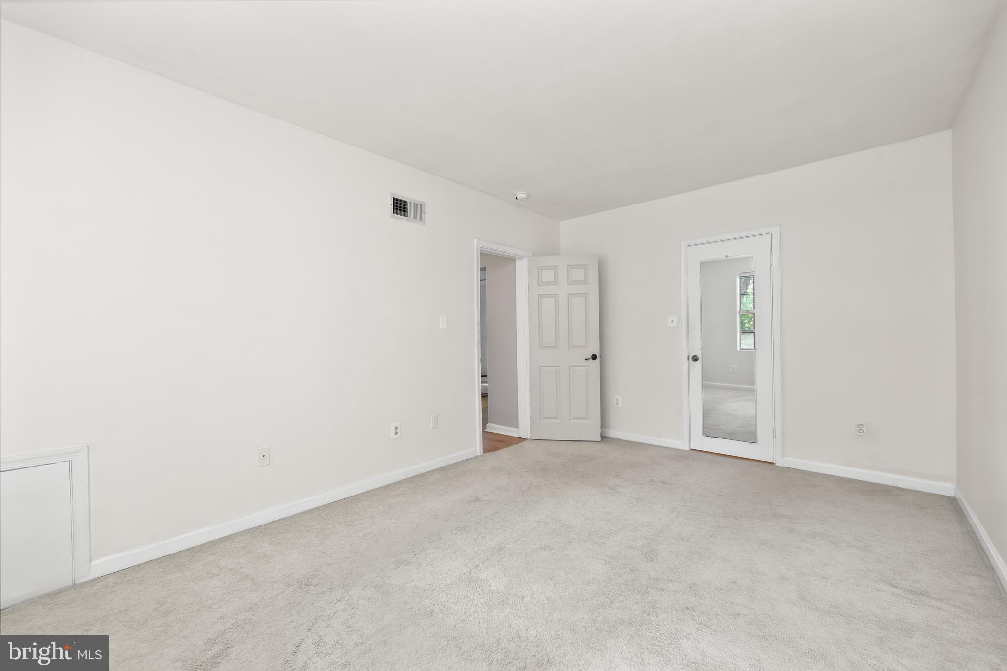 1802 Key Boulevard, Unit 9482 Arlington, VA 22201 - Photo 11 of 28 a view of an empty room