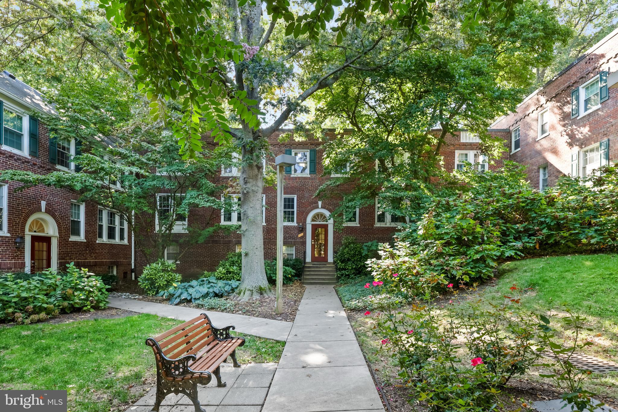 1802 Key Boulevard, Unit 9482 Arlington, VA 22201 - Photo 2 of 28 a front view of a house with garden