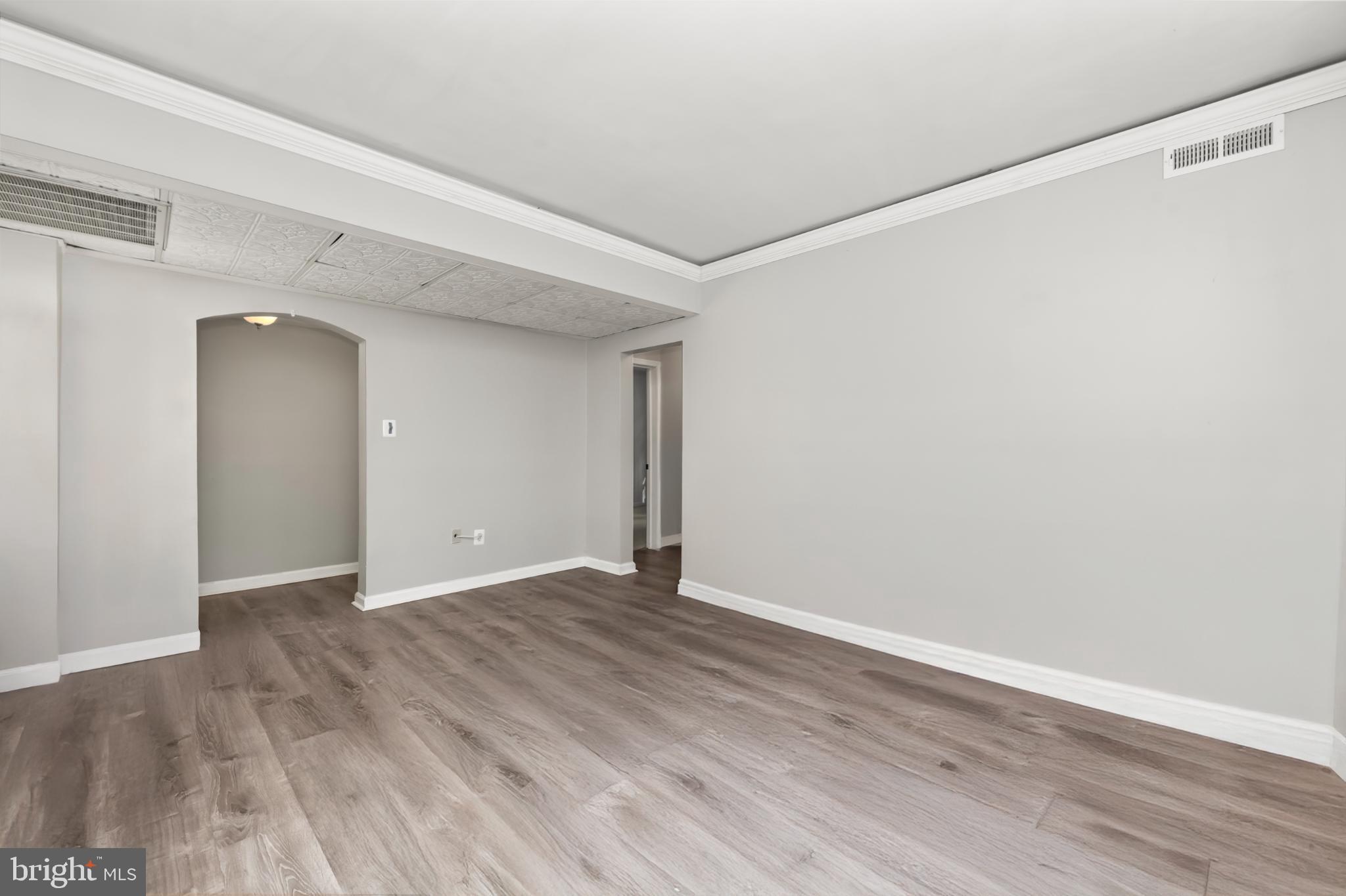 1802 Key Boulevard, Unit 9482 Arlington, VA 22201 - Photo 5 of 27 Spacious, light-filled room with modern appeal.