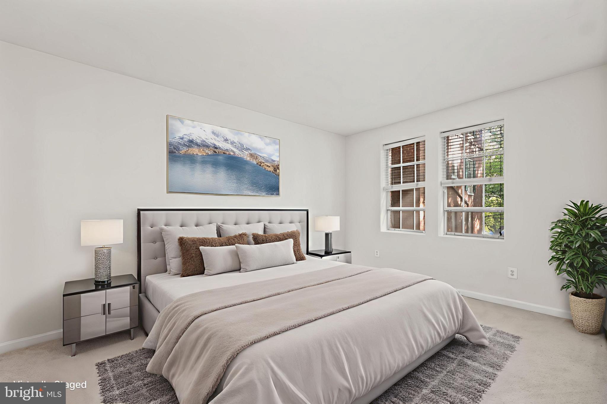 1802 Key Boulevard, Unit 9482 Arlington, VA 22201 - Photo 9 of 28 a bedroom with a large bed and a potted plant