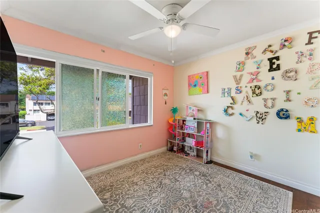 a view of livingroom with furniture and windows